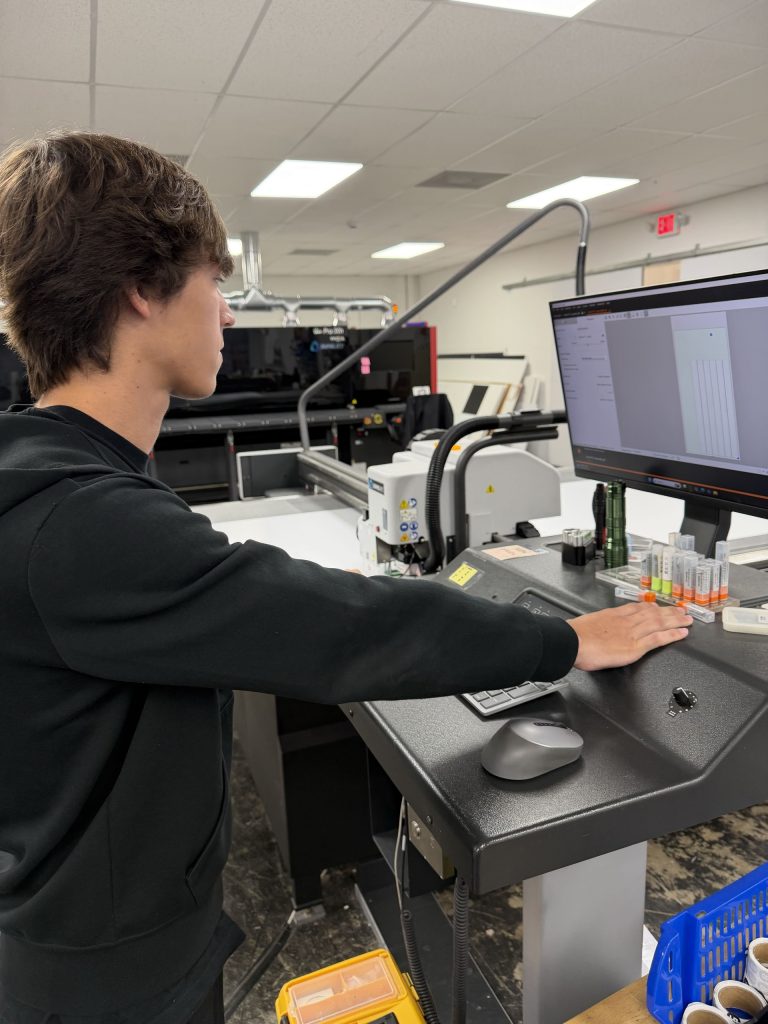 Landing 3 - Graphic Arts 305